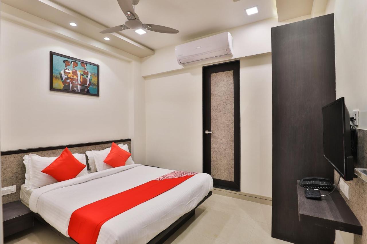 Oyo 23289 Hotel Anmol Palace Αχμπανταμπάντ Εξωτερικό φωτογραφία