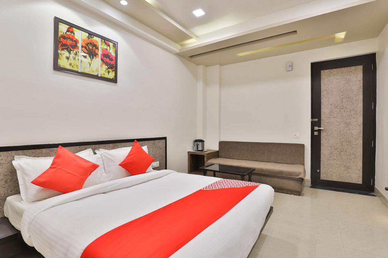 Oyo 23289 Hotel Anmol Palace Αχμπανταμπάντ Εξωτερικό φωτογραφία