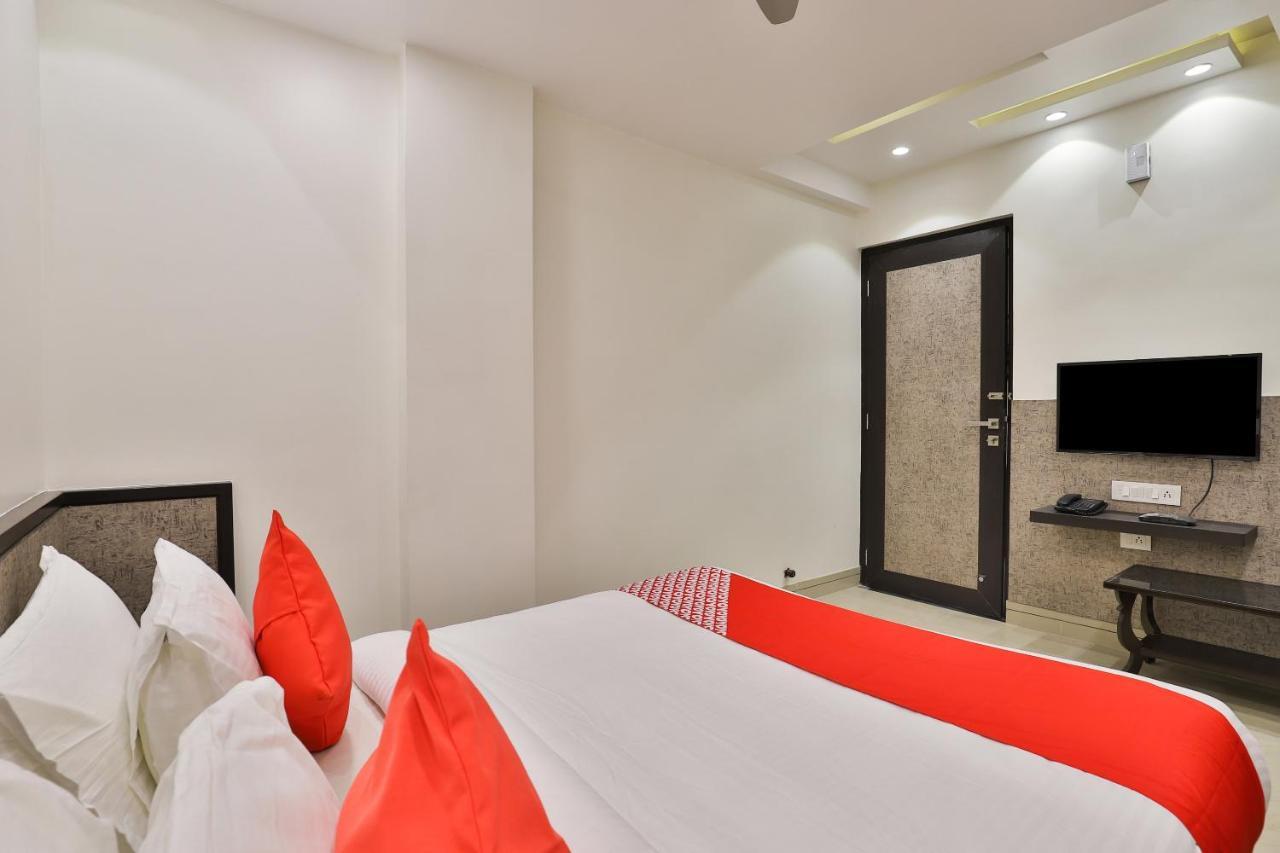 Oyo 23289 Hotel Anmol Palace Αχμπανταμπάντ Εξωτερικό φωτογραφία