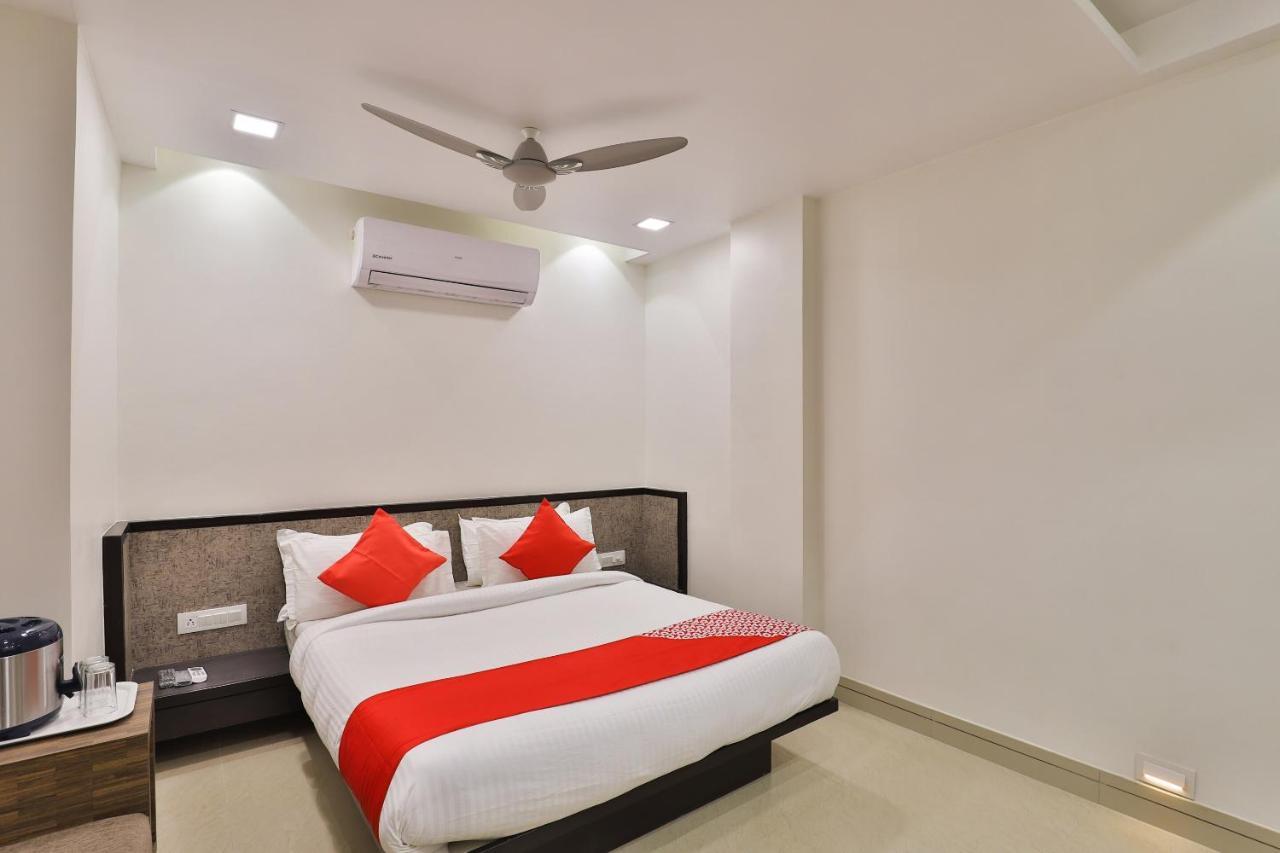 Oyo 23289 Hotel Anmol Palace Αχμπανταμπάντ Εξωτερικό φωτογραφία