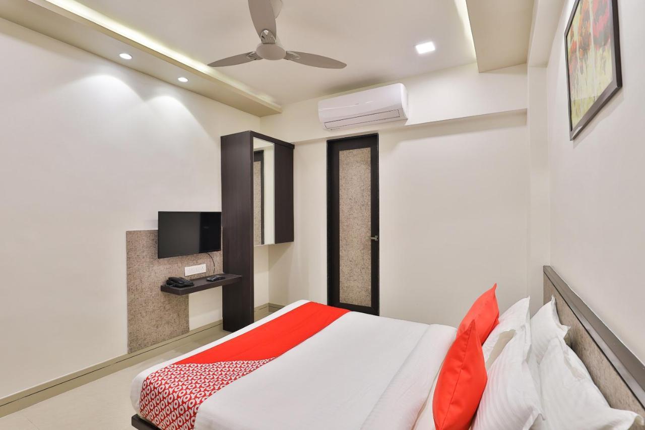 Oyo 23289 Hotel Anmol Palace Αχμπανταμπάντ Εξωτερικό φωτογραφία